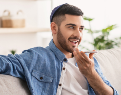 Logopedia para masculinizar la voz de los hombres trans