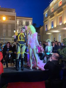Pinkchadora y los jueces del POOUS 2024 en Málaga